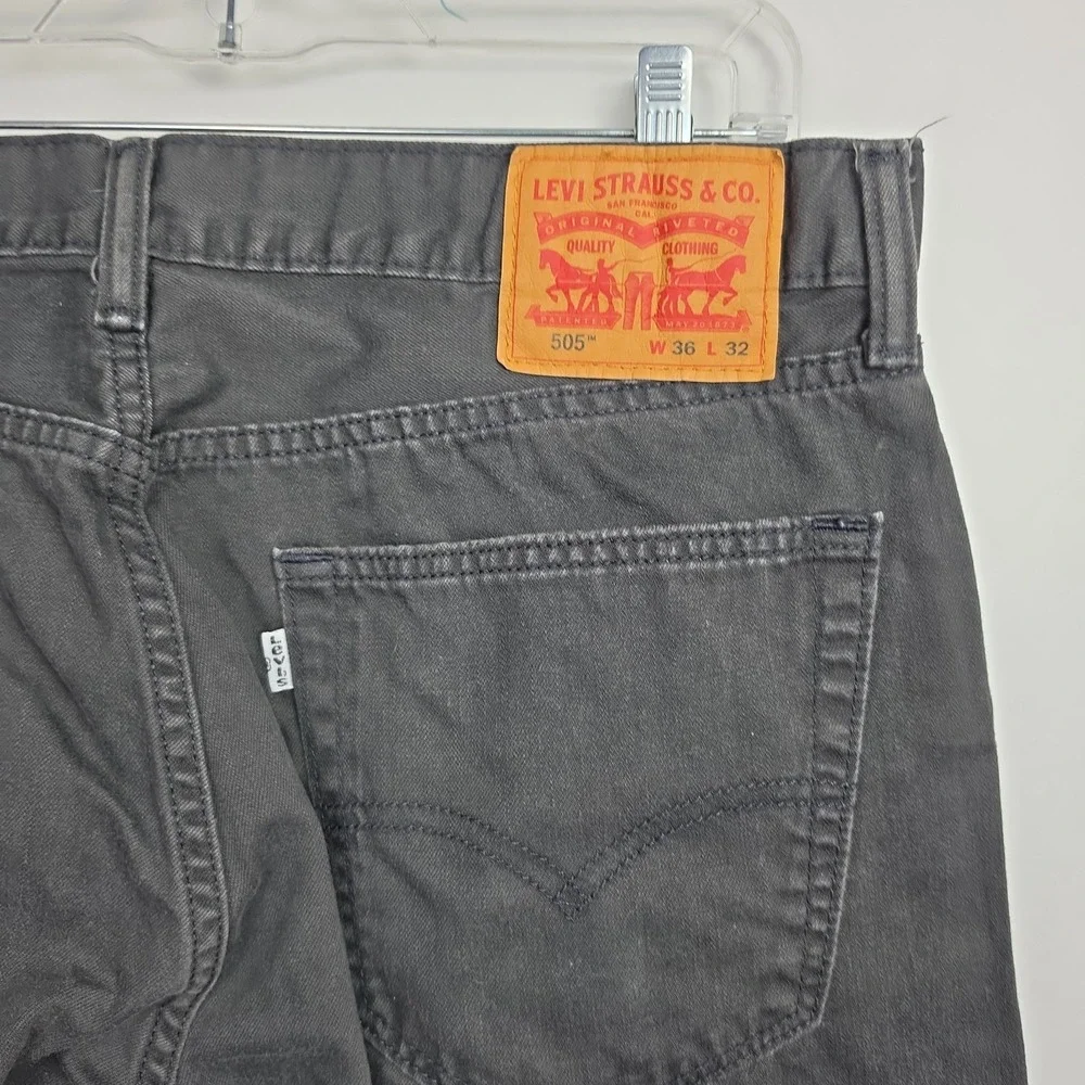 Levi's 505 Jeans Men's Size 36x32 Black Straight Leg Logo